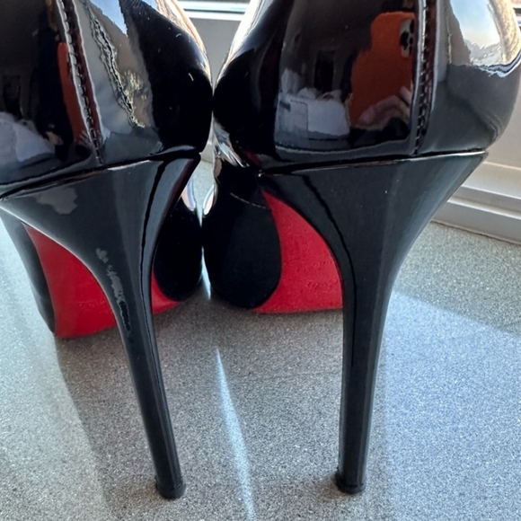 Christian Louboutin - Picture 8 of 8